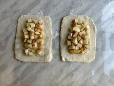 Sluoksniuotos tešlos pynės su obuoliais Žingsnis 4