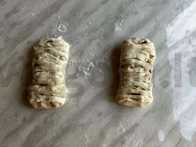 Sluoksniuotos tešlos pynės su obuoliais Žingsnis 7