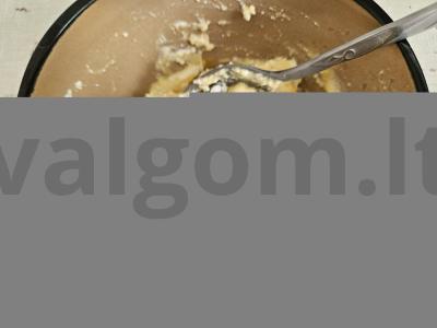 Bananų varškėčiai su mėlynėmis oro grilyje Žingsnis 2