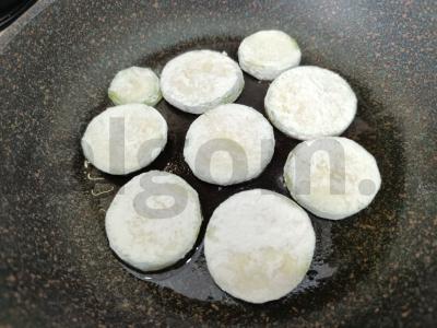 Kepti cukinijos griežinėliai Žingsnis 3