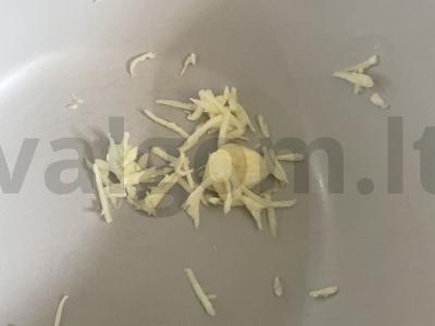 Aštrūs agurkai ant grietinės pagalvėlės Žingsnis 1