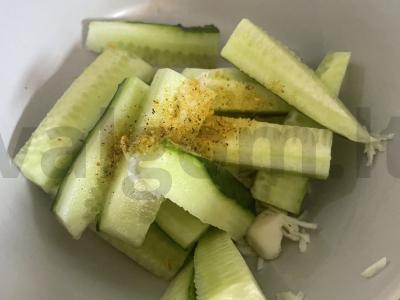 Aštrūs agurkai ant grietinės pagalvėlės Žingsnis 3