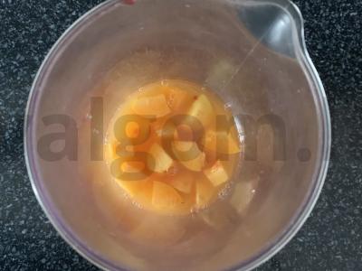 Smuzi su sultimis, abrikosais ir vyšnių uogiene Žingsnis 3