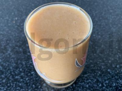 Smuzi su sultimis, abrikosais ir vyšnių uogiene Žingsnis 4