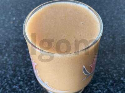 Smuzi su sultimis, abrikosais ir vyšnių uogiene pagrindine nuotrauka