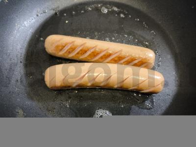 Karšti šunys su mocarela ir agurku Žingsnis 1