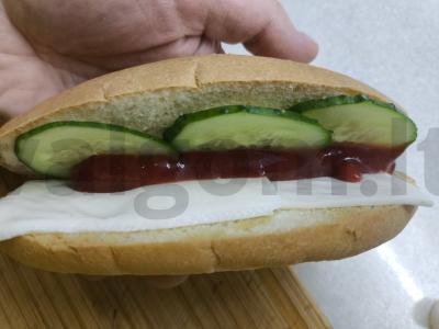 Karšti šunys su mocarela ir agurku Žingsnis 4