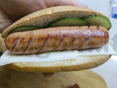 Karšti šunys su mocarela ir agurku Žingsnis 5