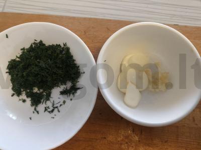 Užkandžių sumuštiniai su šprotų ir žolelėmis Žingsnis 3