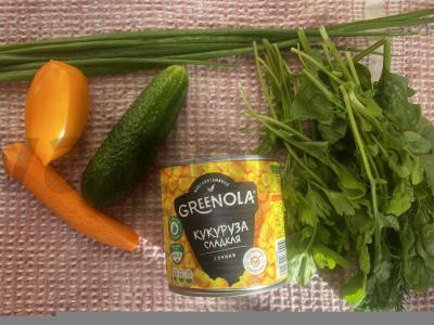 Salotas su kukurūzais, daržovėmis ir rukola Žingsnis 1