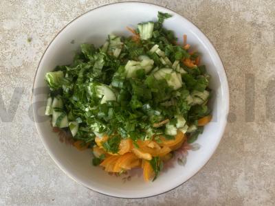 Salotas su kukurūzais, daržovėmis ir rukola Žingsnis 5