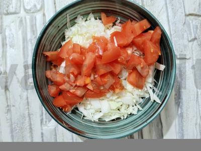 Sultingas salotas su kopūstais, dešra ir mocarela Žingsnis 3