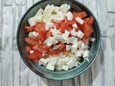 Sultingas salotas su kopūstais, dešra ir mocarela Žingsnis 4