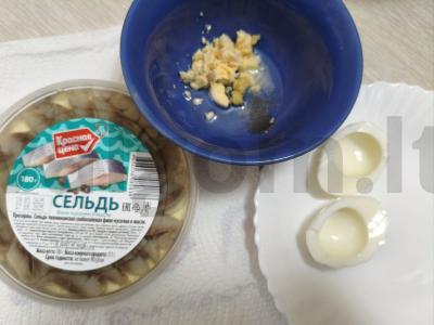 Kiaušiniai, įdaryti burokėliais ir silke Žingsnis 1