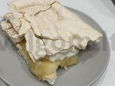 Beze su obuolių džemu pagrindine nuotrauka