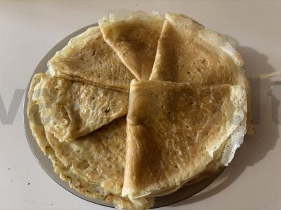 Ornamentiniai blynai su gazuotu vandeniu pagrindine nuotrauka