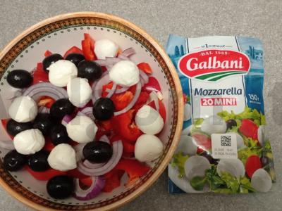 Daržovių salotos su mocarela ir alyvuogėmis Žingsnis 5