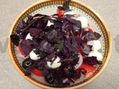 Daržovių salotos su mocarela ir alyvuogėmis Žingsnis 6