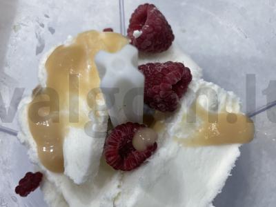 Pieno kokteilis su avietėmis ir bananų tyrė Žingsnis 3