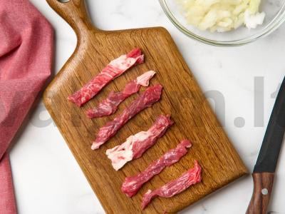 Makaronai su jautiena pomidorų-grietinėlės padaže Žingsnis 2