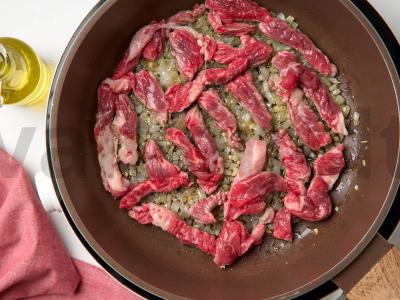 Makaronai su jautiena pomidorų-grietinėlės padaže Žingsnis 4