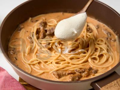 Makaronai su jautiena pomidorų-grietinėlės padaže Žingsnis 10