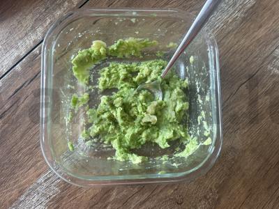 Avokadų, krevečių ir pušų riešutų užkandėlės Žingsnis 3