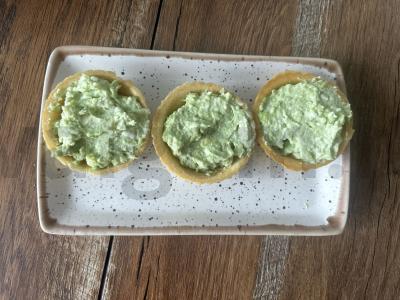 Avokadų, krevečių ir pušų riešutų užkandėlės Žingsnis 5