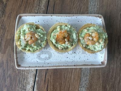 Avokadų, krevečių ir pušų riešutų užkandėlės Žingsnis 8