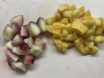 Pieno kokteilis su ledais, abrikosais, persikais Žingsnis 1