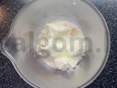 Pieno kokteilis su ledais, abrikosais, persikais Žingsnis 4