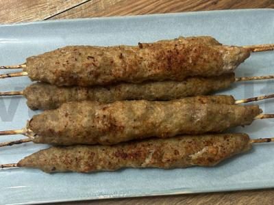 Lula kebabas ant iešmelių orkaitėje pagrindine nuotrauka