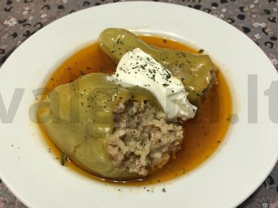 Įdarytos paprikos pomidorų sultyse pagrindine nuotrauka