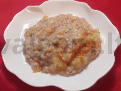 Pieninė grūdų košė su obuoliu ir morkomis. pagrindine nuotrauka