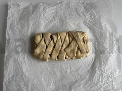 Sluoksniuota tešla su zefyrais ir avietėmis arbatai Žingsnis 3