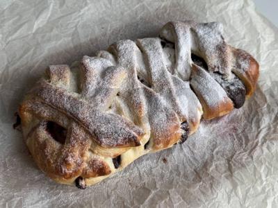 Sluoksniuota tešla su zefyrais ir avietėmis arbatai pagrindine nuotrauka