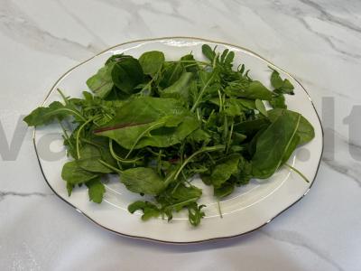 Lengvas salotas su apelsinais ir jūros gėrybėmis Žingsnis 1