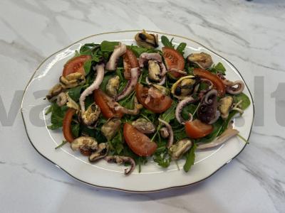 Lengvas salotas su apelsinais ir jūros gėrybėmis Žingsnis 4