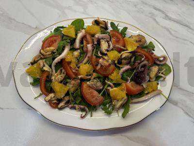 Lengvas salotas su apelsinais ir jūros gėrybėmis Žingsnis 5