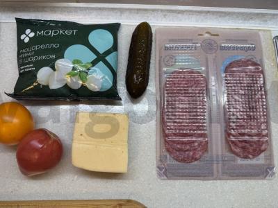 Pica su dešra ir marinuotais agurkais Žingsnis 3