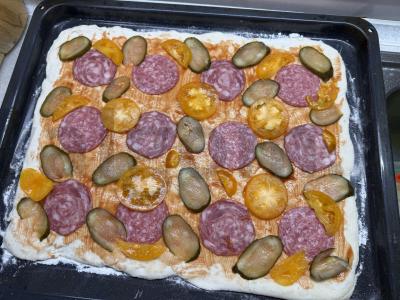 Pica su dešra ir marinuotais agurkais Žingsnis 5