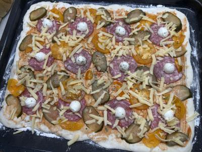 Pica su dešra ir marinuotais agurkais Žingsnis 6