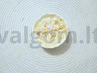 Švelnus kopūstų salotas su vištiena, kiaušiniu ir agurku Žingsnis 5