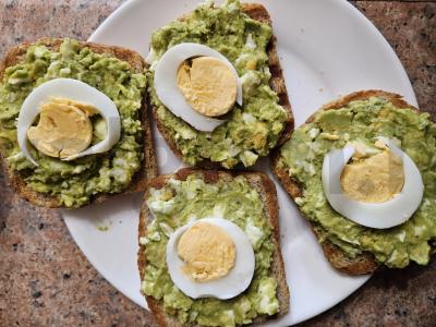 Traškūs tostai su avokadu ir kiaušiniu Žingsnis 5