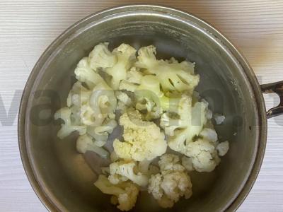 Žiedinė kopūstai, kepti grietinėje su sūriu Žingsnis 5