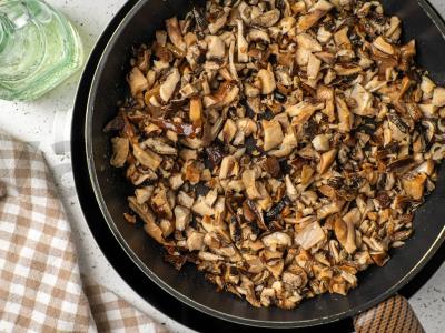 Šči su raugintomis kopūstais ir grybais Žingsnis 6