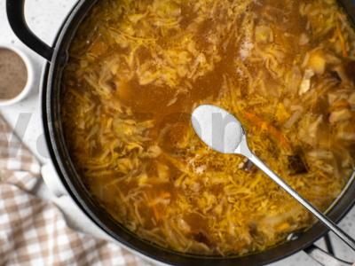 Šči su raugintomis kopūstais ir grybais Žingsnis 9