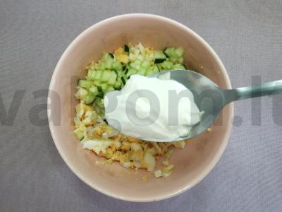 Rulėliai iš rūkytos-virtos pečių su kiaušinių įdaru Žingsnis 4