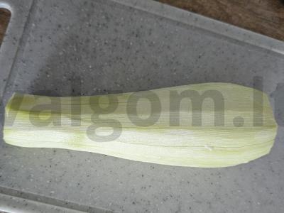 Kepti cukinijos su maasdamo sūriu Žingsnis 1