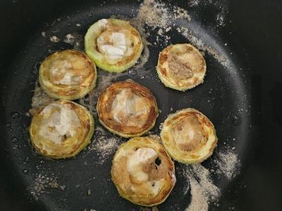 Kepti cukinijos su maasdamo sūriu Žingsnis 8